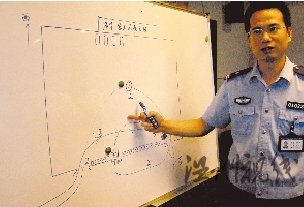 金水分局廟李派出所所長介紹當時情況。