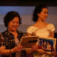 王艷與老佛爺趙敏芬8年后再聚首 真摯“忘年交”真