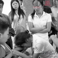 小區保安不讓無卡業主騎電動車進小區被業主打死