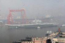中國海軍航母首次海試完成返回碼頭 海軍“88”艦也