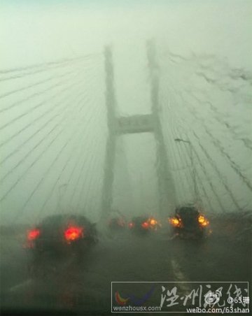 暴雨來襲積水&ldquo;掀翻&rdquo;窨井蓋 浦東機場起降正常