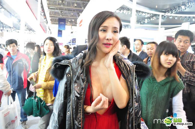 干露露車展爆奶