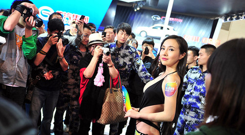 干露露車展爆奶