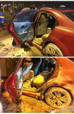 馬自達(dá)煙花自爆被毀