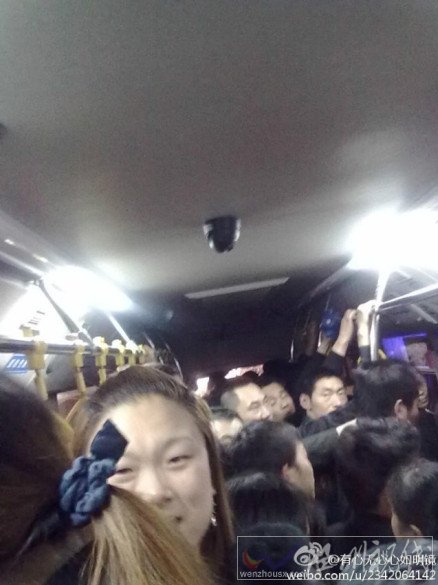 公交車占到超車現象嚴重