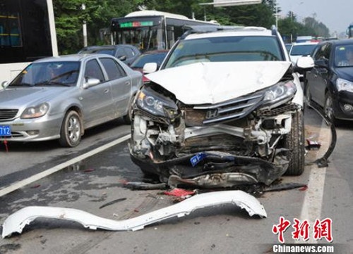 今天下午在保定市區發生的車禍