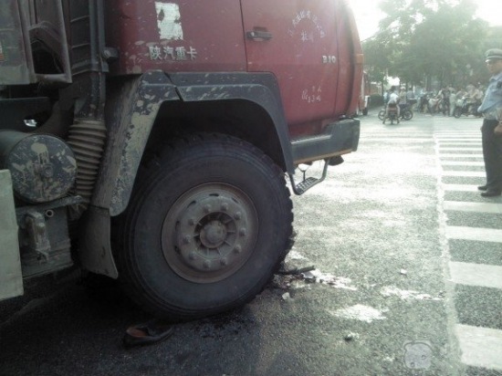 杭州學(xué)院路車禍現(xiàn)場圖片