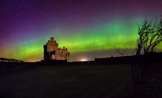 英國上空出現(xiàn)北極光 被波蘭攝影師拍下