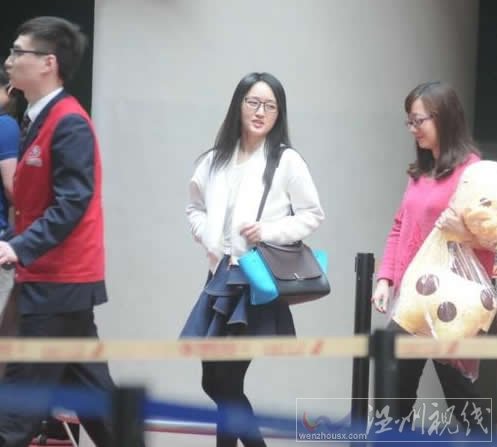 楊鈺瑩素顏現身機場