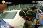 笨賊行竊誤將自己反鎖寶馬車(chē)內(nèi)險(xiǎn)些悶死