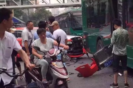 鳥叔在杭州出車禍沒(méi)有傷亡