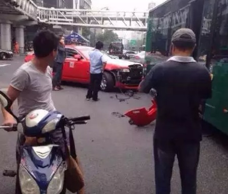 鳥叔在杭州出車禍沒(méi)有傷亡