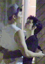 李晨抱范冰冰 李晨當(dāng)眾抱起范冰冰照片