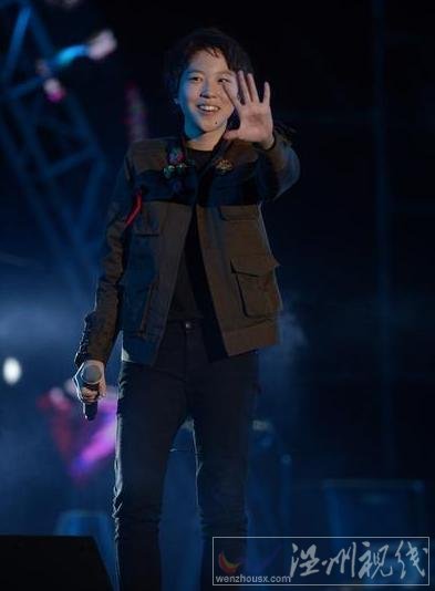 王菲女兒竇靖童首秀