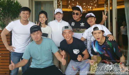 跑男團在馮小剛電影公社合影