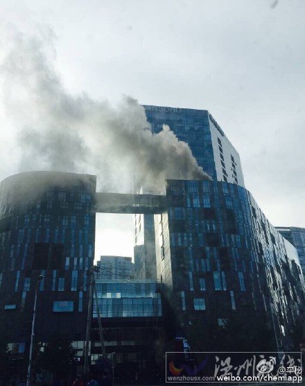 北京朝外soho大樓發生火災