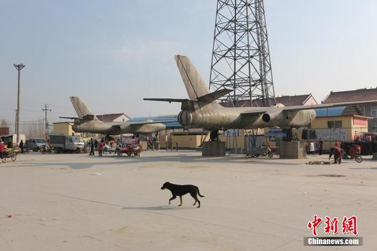 趕集現(xiàn)場現(xiàn)轟炸機