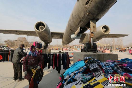 趕集現(xiàn)場現(xiàn)轟炸機