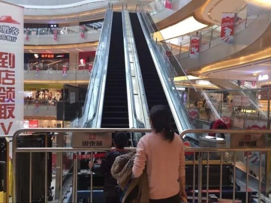 扶梯故障零件亂飛