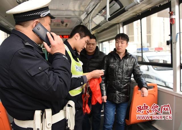 老太坐公交車成癮