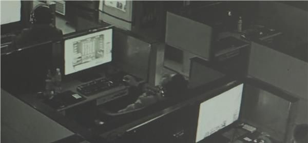 上網(wǎng)18小時(shí)猝死