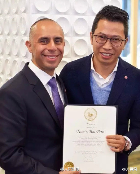 小伙在哈佛賣包子