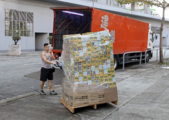 過期薯條遭哄搶