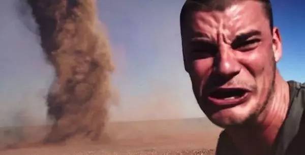 游客懸崖自拍跌落大海溺亡