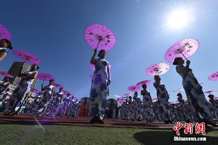 5599人同穿旗袍創吉尼斯世界紀錄