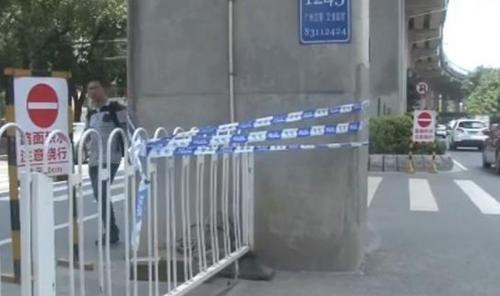 學(xué)生暴雨中觸電死