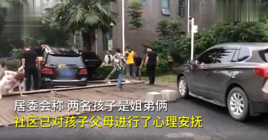 奔馳婚車失控姐弟倆被撞身亡 婚禮繼續舉行