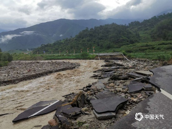 四川冕寧縣特大暴雨