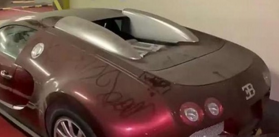 勞斯萊斯婚車與三輪車相撞