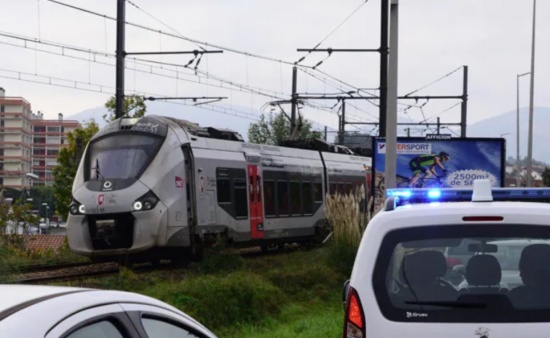 法國4名移民被火車撞倒 3人死亡1人受傷