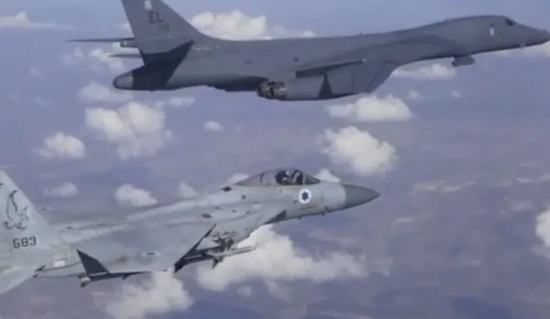 美國轟炸機在戰(zhàn)斗機護航下飛近伊朗以示武力