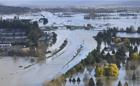 加拿大洪水阻斷了通往最大港口的鐵路通道，已造成至少1人死亡。