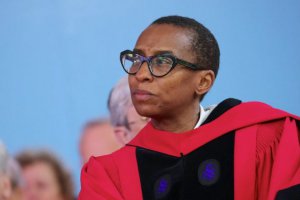 哈佛校長(zhǎng)蓋伊在證詞不佳和抄襲指控后辭職