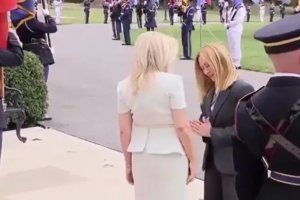 意大利總理梅洛尼向美國助理致以“Namaste”問候