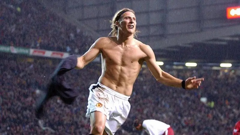 迭戈&middot;弗蘭在老特拉福德球場(chǎng)脫掉球衣慶祝進(jìn)球